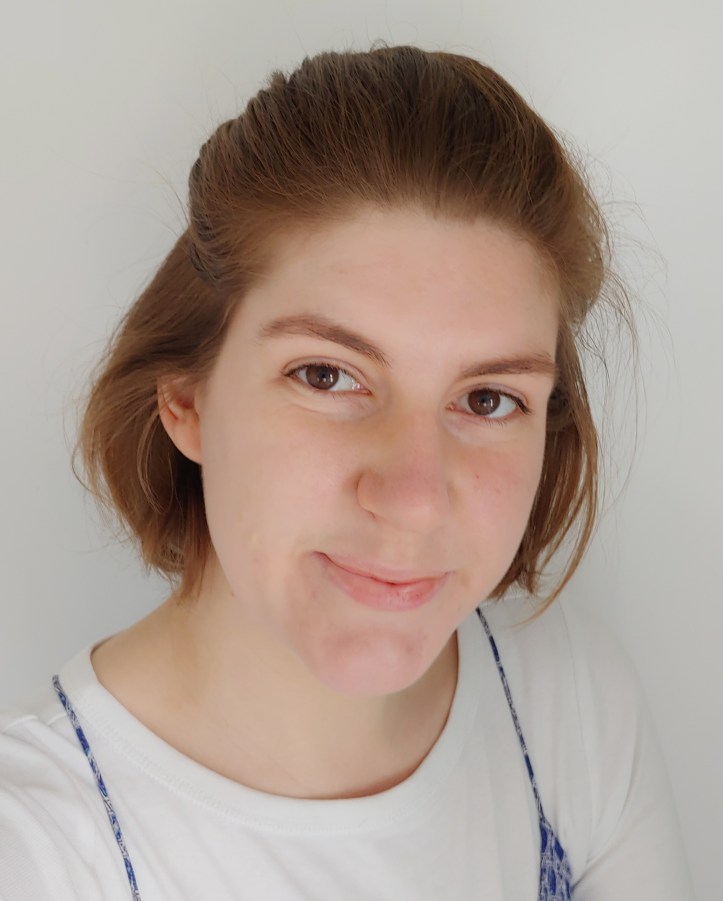 A before shot of Helen with no lipstick.