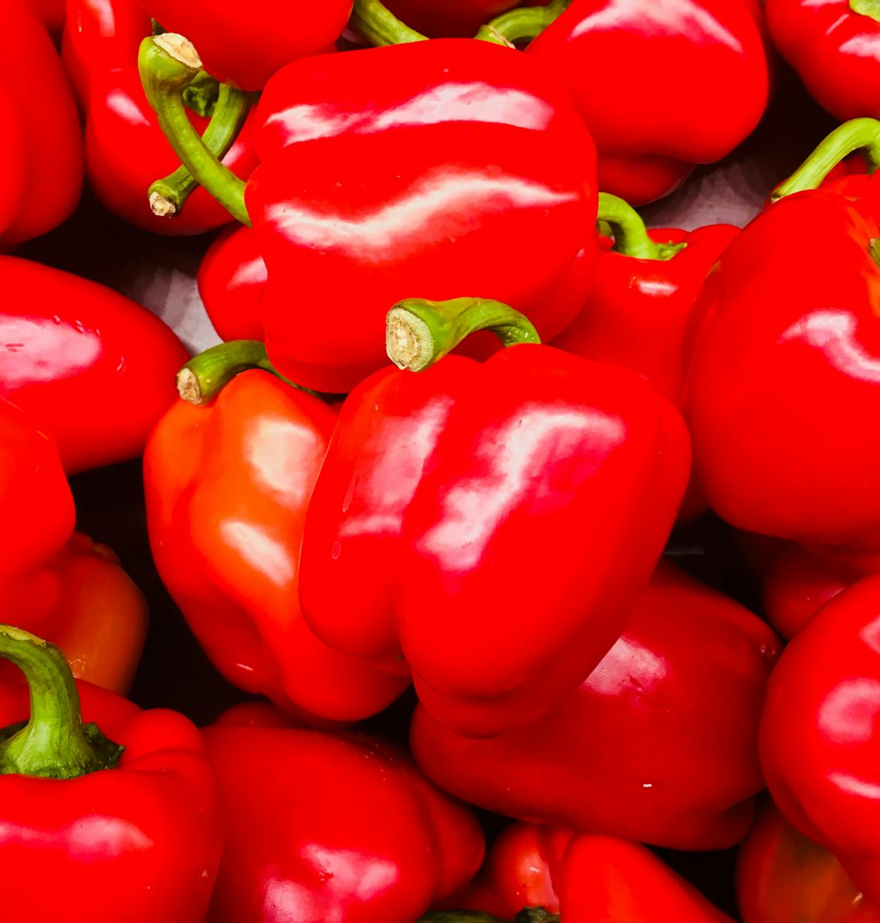 Bright red peppers/capsicums in a pile